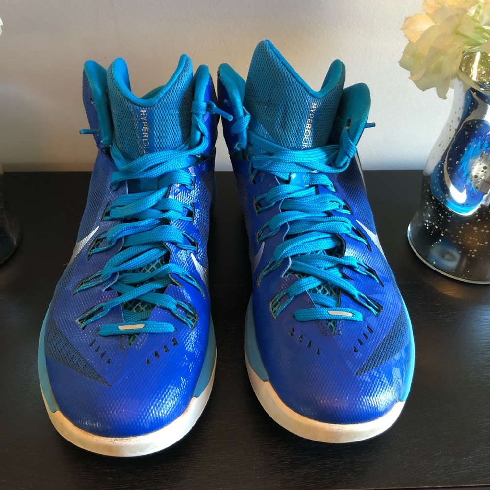 Men’s basketball shoe